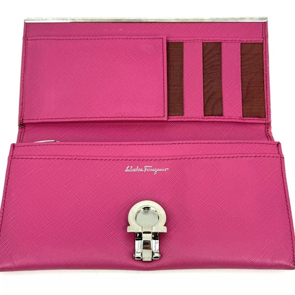 Salvatore Ferragamo Gancini Pink Leather Wallet 🩷🩷Final
Price! - Picture 15 of 15